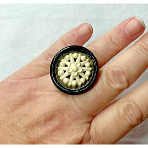 carved Bakelite Vtg Ring white compass rose on black chunky segmented stretchy